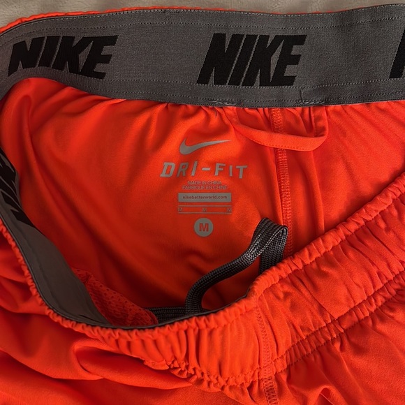 Medium orange Nike Dri-Fit shorts - Picture 2 of 3
